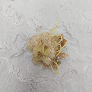 黃色調布藝仿真花胸針